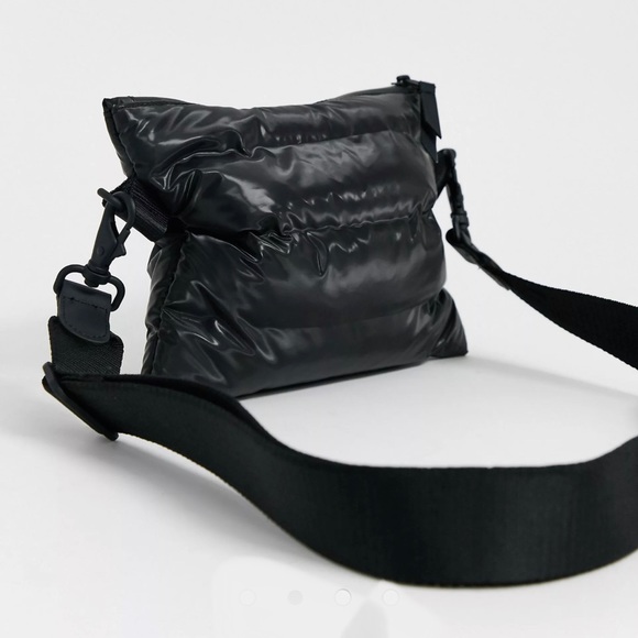 Rains 1335 waterproof puffer cross body bag in black
